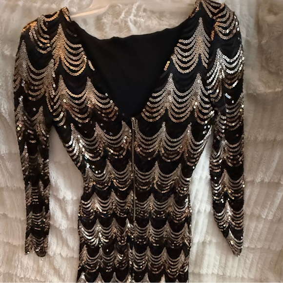 ✨ Black & Gold Sequin Bodycon Dress | Long Sleeve Glam Party Dress ✨ - Picture 2 of 2